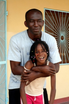 Vincent, nigeriano. Colaborador del centro con los más pequeños y futuro Padre / Moncho Torres