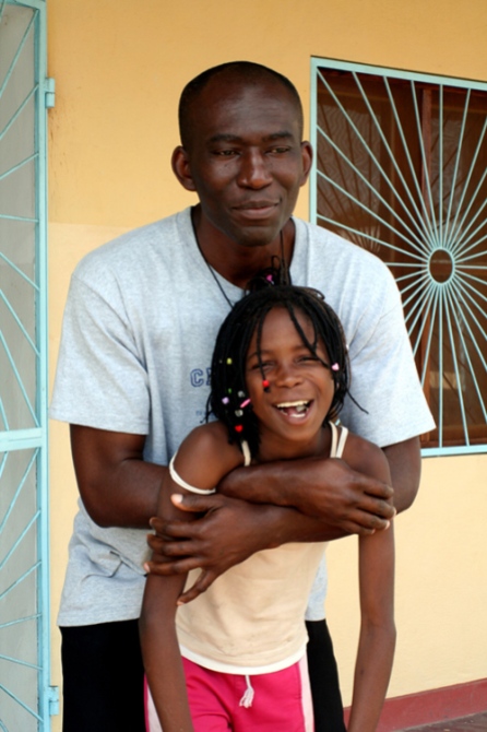 Vincent, nigeriano. Colaborador del centro con los más pequeños y futuro Padre / Moncho Torres