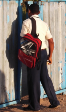 Saliendo con la mochila a cuestas (Foto Lar S. Jerónimo)